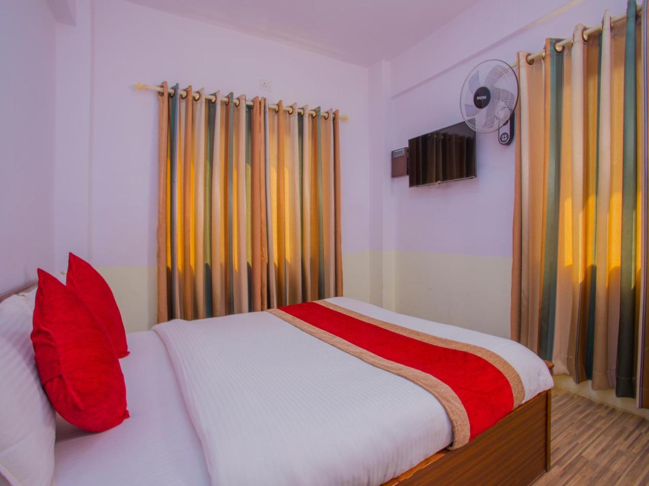 Oyo 255 White Zambala Hotel Kathmandu Ngoại thất bức ảnh
