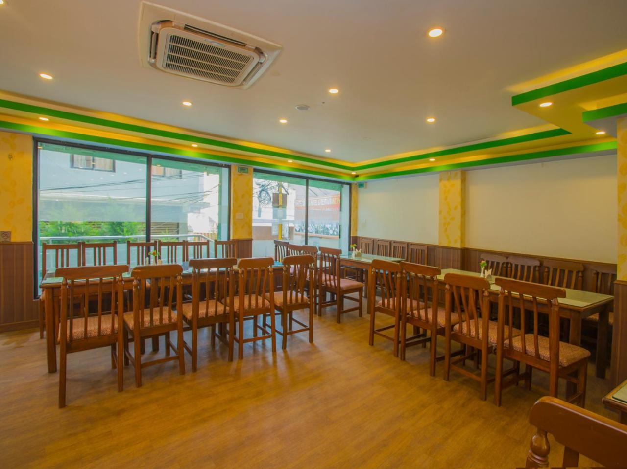 Oyo 255 White Zambala Hotel Kathmandu Ngoại thất bức ảnh