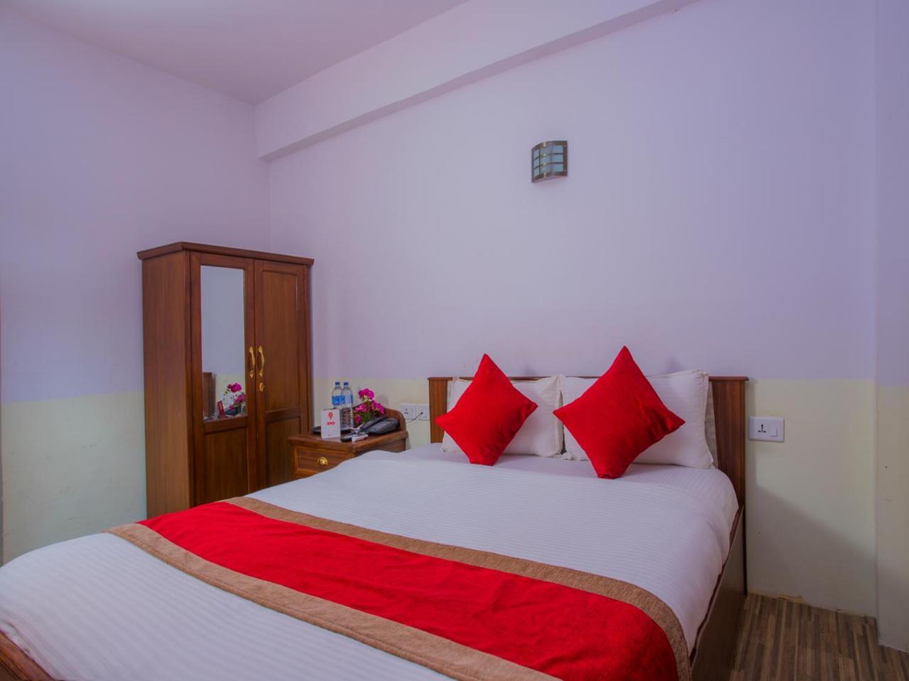 Oyo 255 White Zambala Hotel Kathmandu Ngoại thất bức ảnh