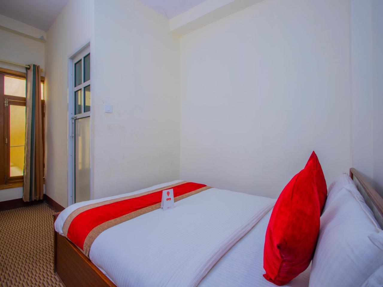 Oyo 255 White Zambala Hotel Kathmandu Ngoại thất bức ảnh