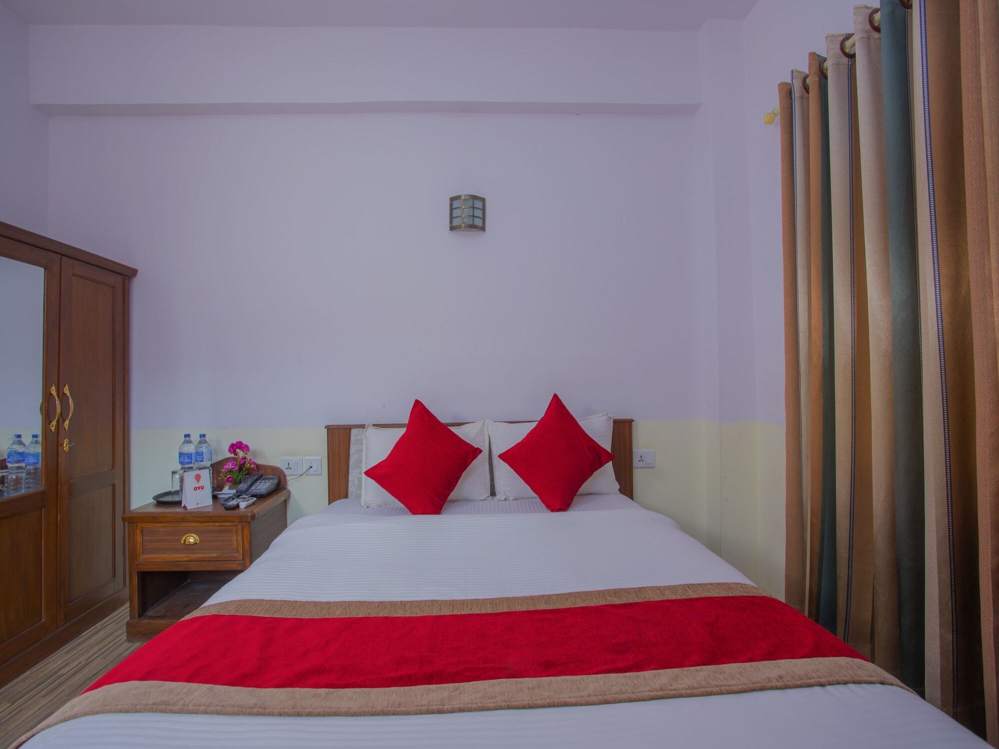 Oyo 255 White Zambala Hotel Kathmandu Ngoại thất bức ảnh
